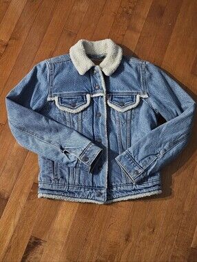 Levi’s Sherpa Lined Denim Jacket Women’s XS Pre-loved In Great Condition